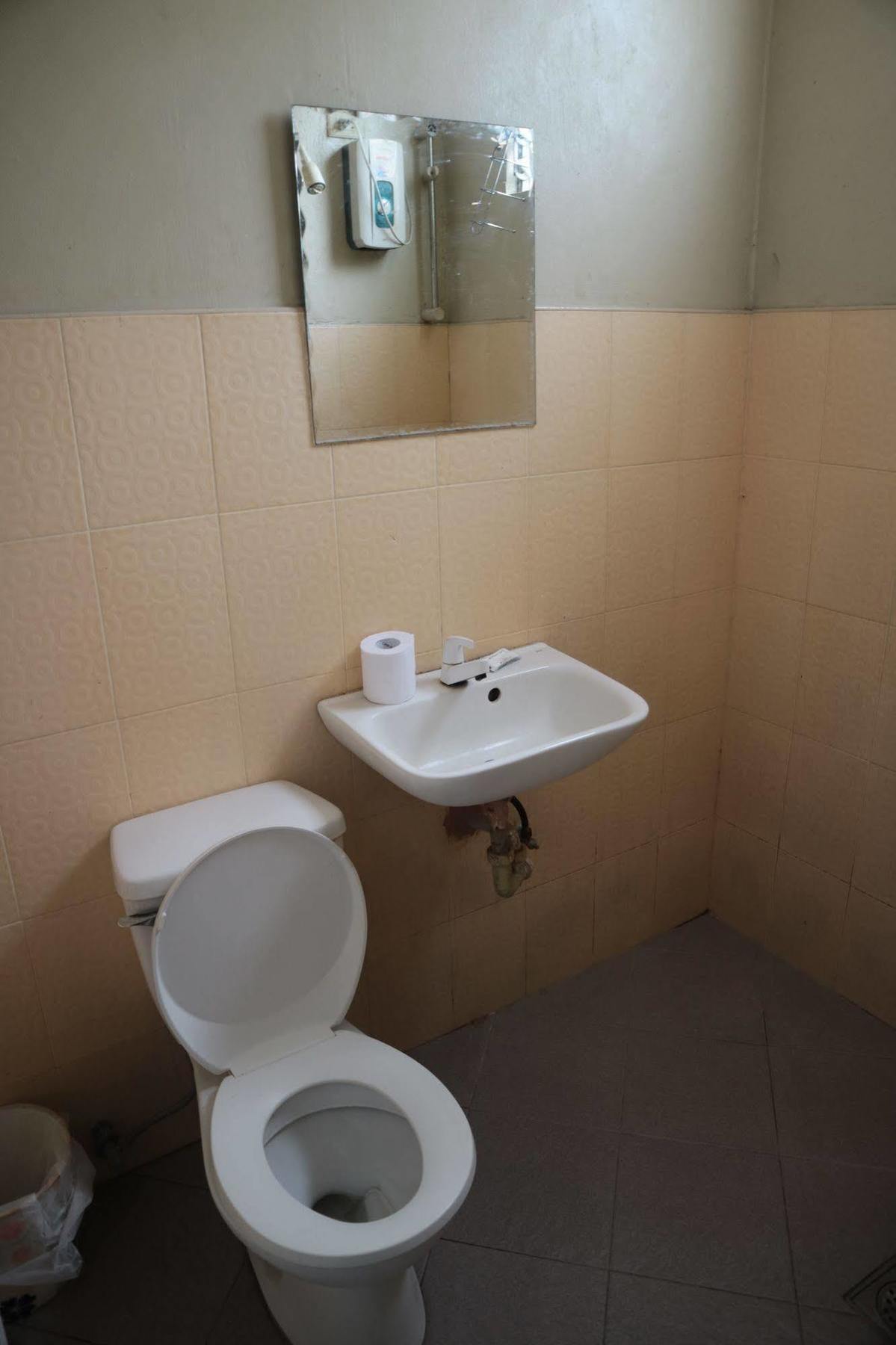 Newport Oak Pension Inn タグビララン エクステリア 写真