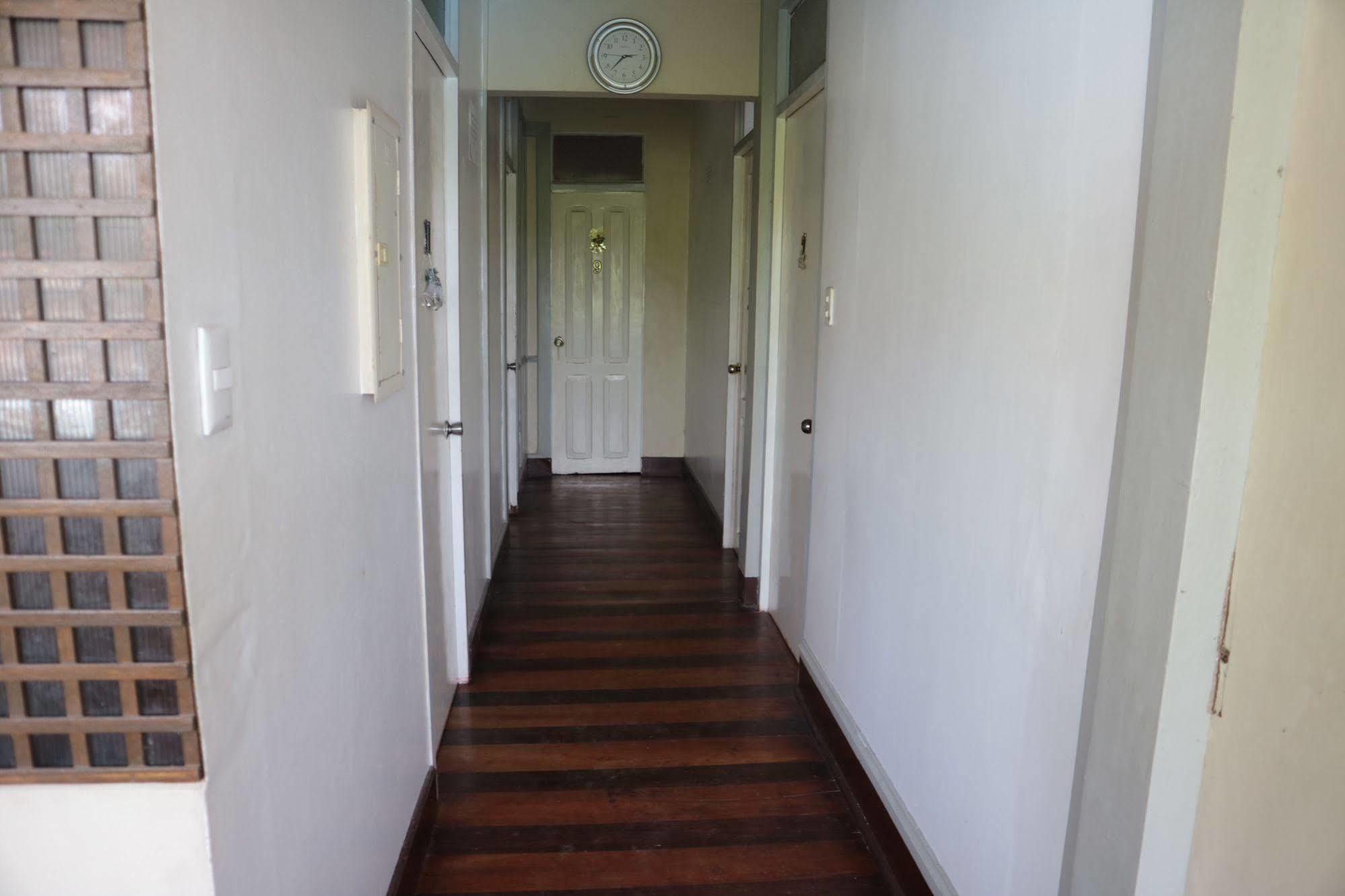 Newport Oak Pension Inn タグビララン エクステリア 写真